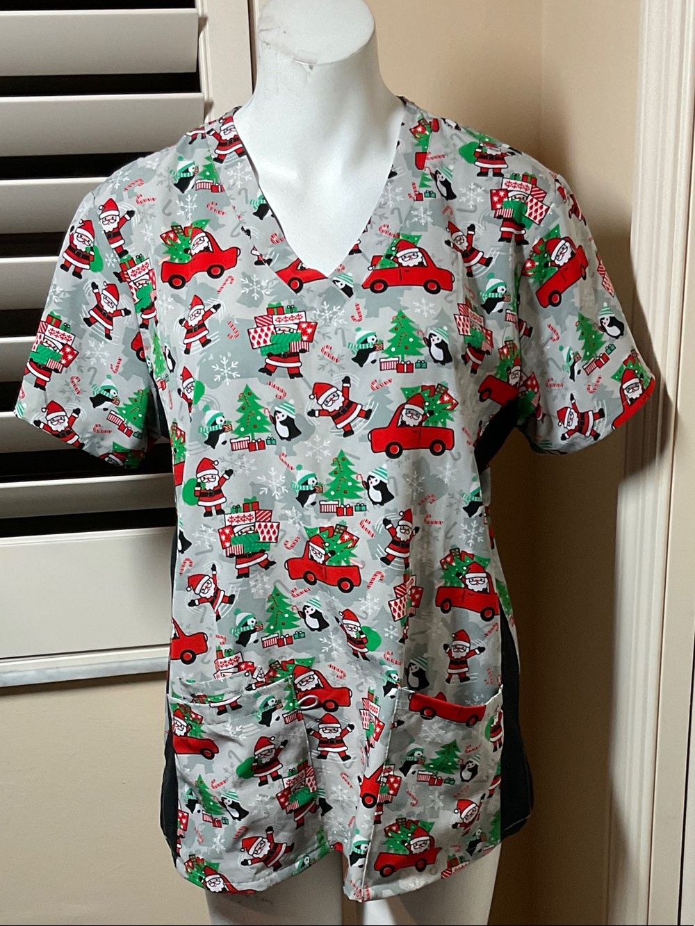 Holiday Santa Print Short Sleeve Scrub Top - Gray/Red/Green. Large